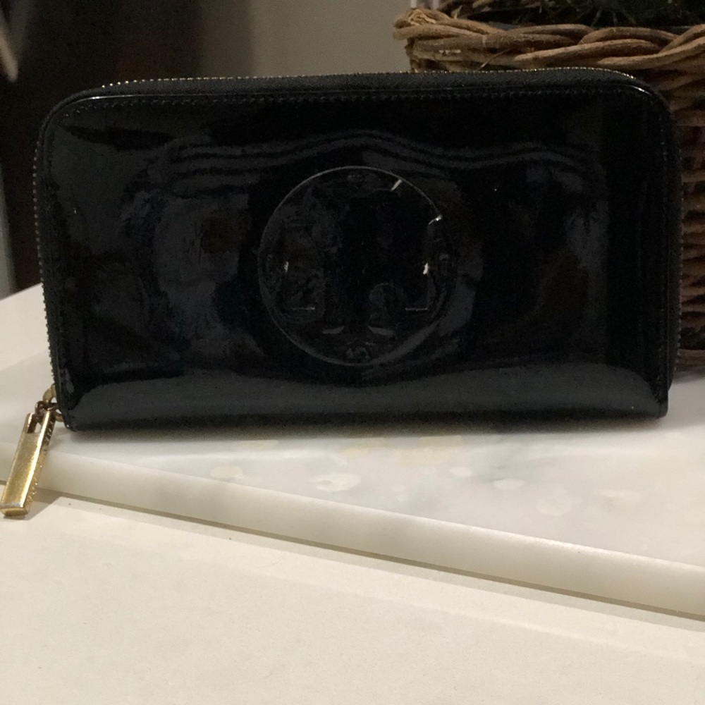 Tory Burch Stacked Patent Leather Zip Wallet
